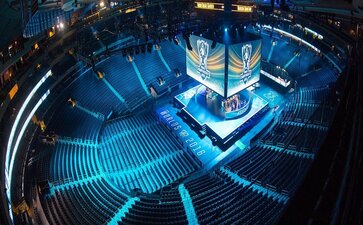 无器材肩部健身动作